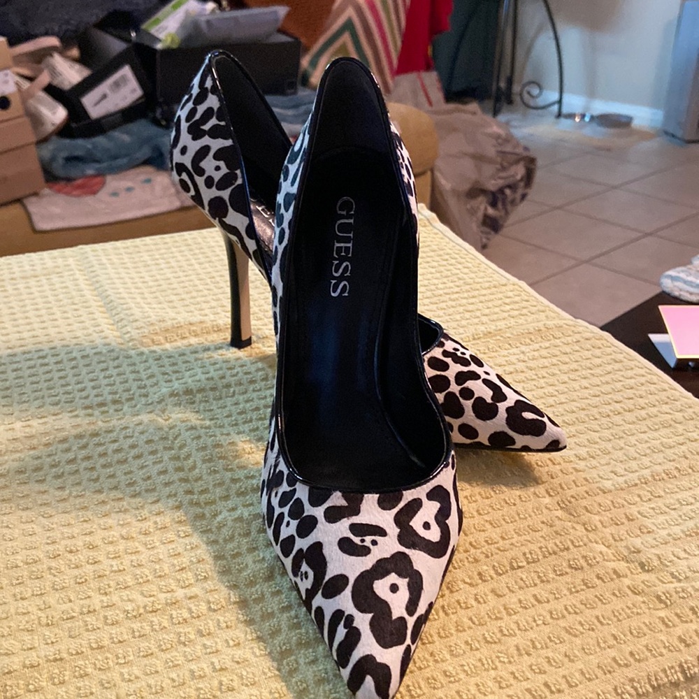 Guess Carrie Pump